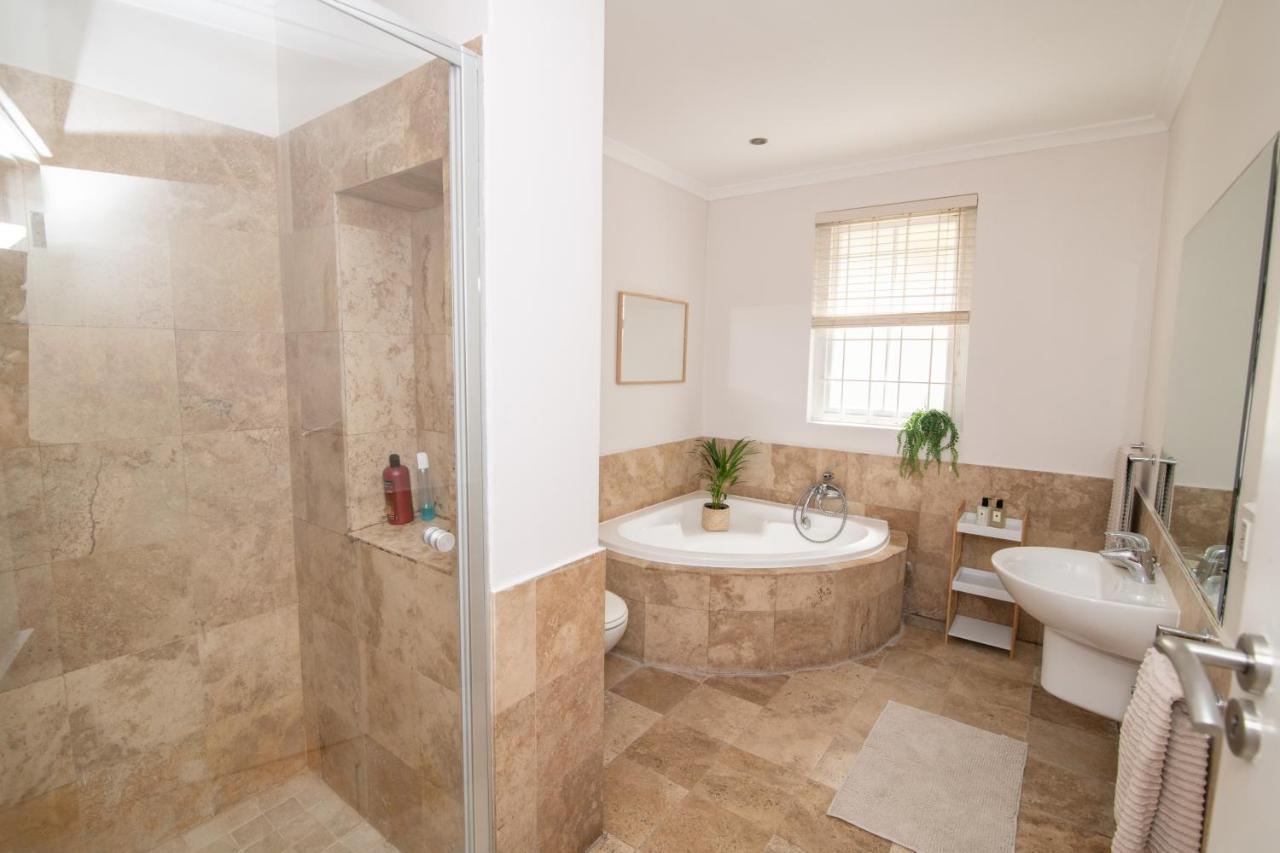 Camps Bay Guest Suite With Private Pool Kaapstad Buitenkant foto